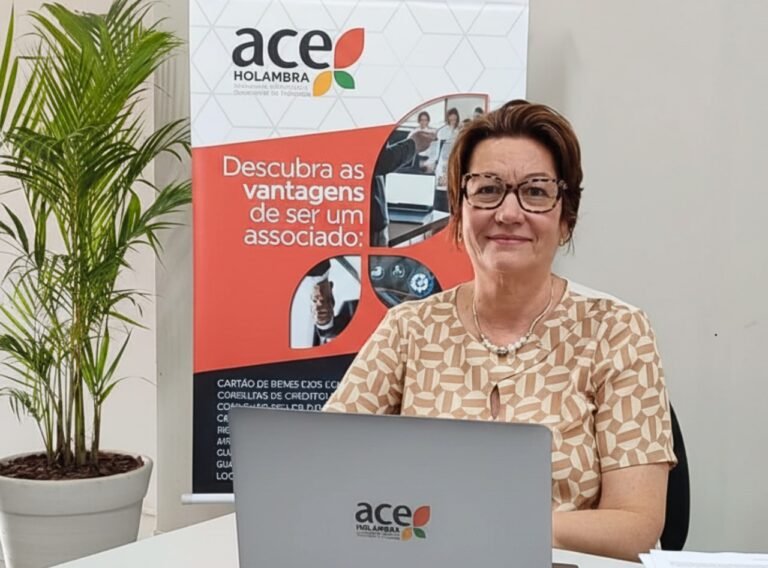 A gerente da ACE Holambra, Suzi Nesto Celegatti