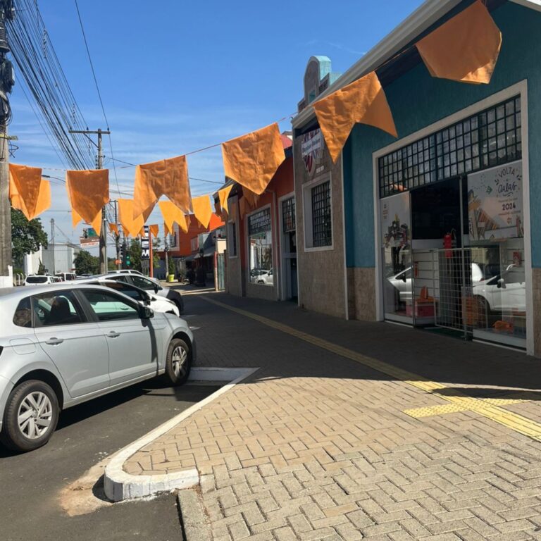 ACE convida comércio de Holambra para o Dia do Rei e o Abril Laranja