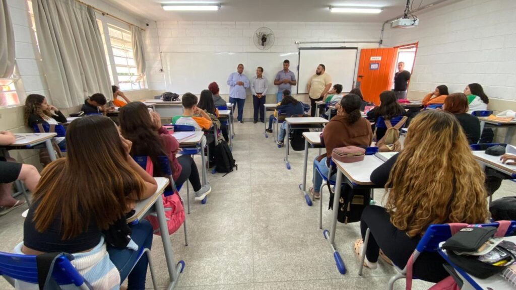 Câmara retoma projeto e vereadores visitam escolas para apresentar o Câmara Jovem
