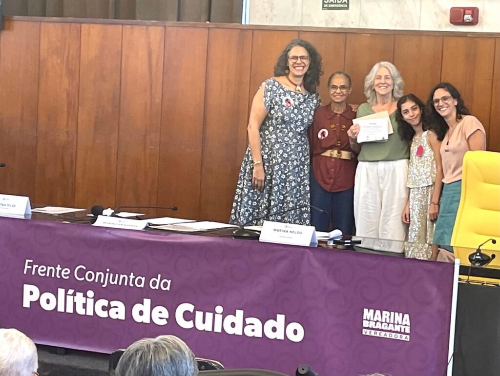 Holambrense Herminia Eijsink Schoenmaker é homenageada em evento na capital