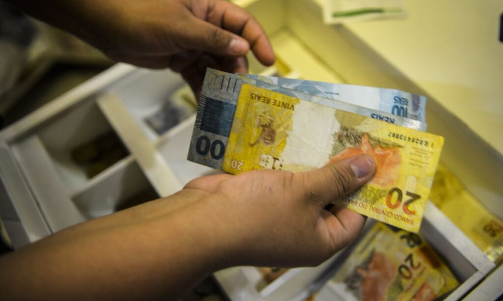 Endividamento das famílias cresce e exige atenção