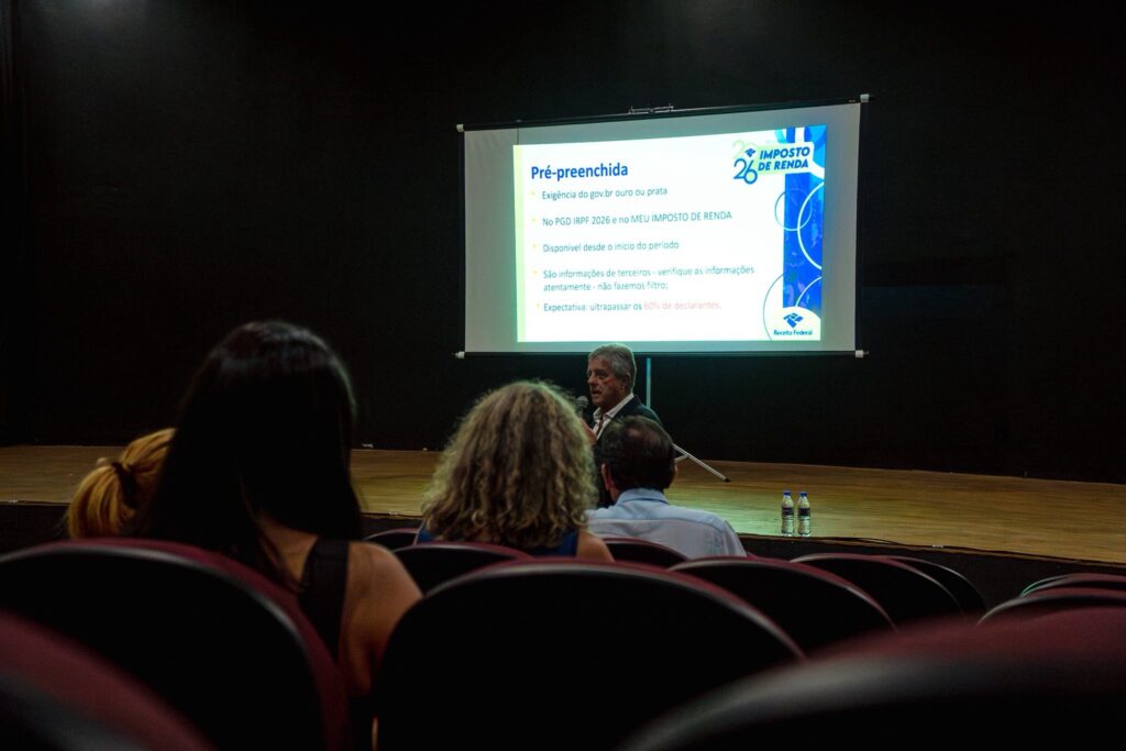 Palestra orienta moradores sobre destinação do Imposto de Renda para projetos sociais