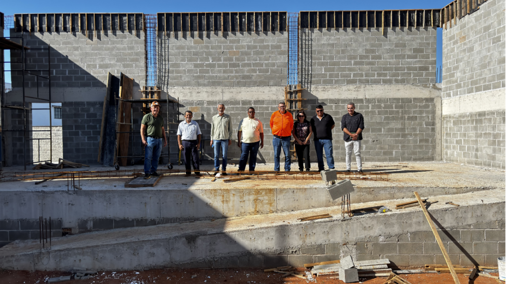 Vereadores acompanham de perto avanço das obras da nova sede