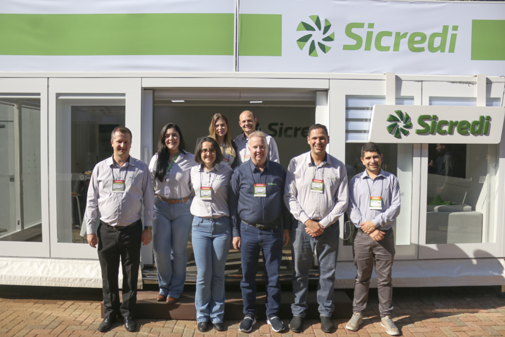 Sicredi destaca força do cooperativismo e do agronegócio durante a Hortitec