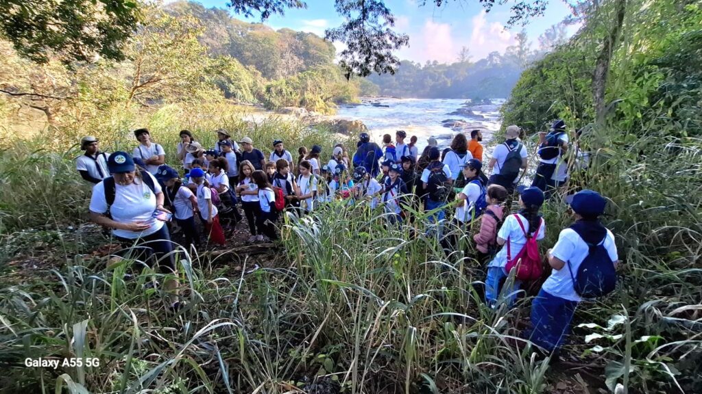 Caminhada anual reúne quase100 participantes escoteiros