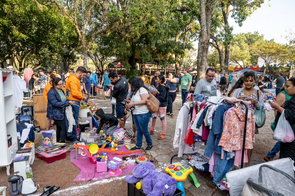 Mercado de Pulgas acontece neste sábado
