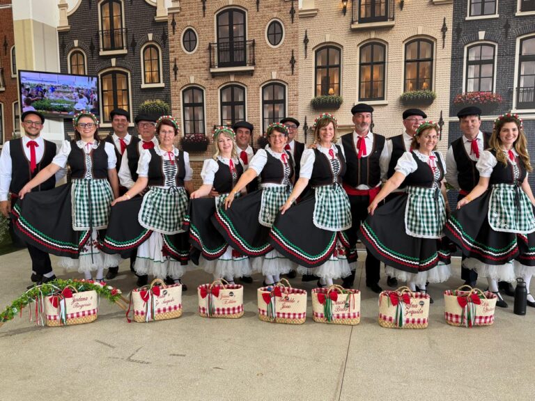 Grupo de Dança Italiana levou tradição à Expoflora