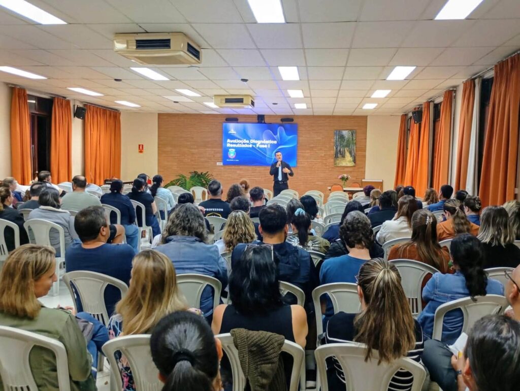 Holambra capacita professores para nova plataforma educacional