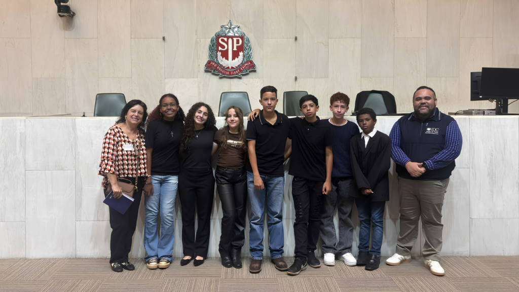 Câmara Jovem visita a Alesp para conhecer funcionamento
