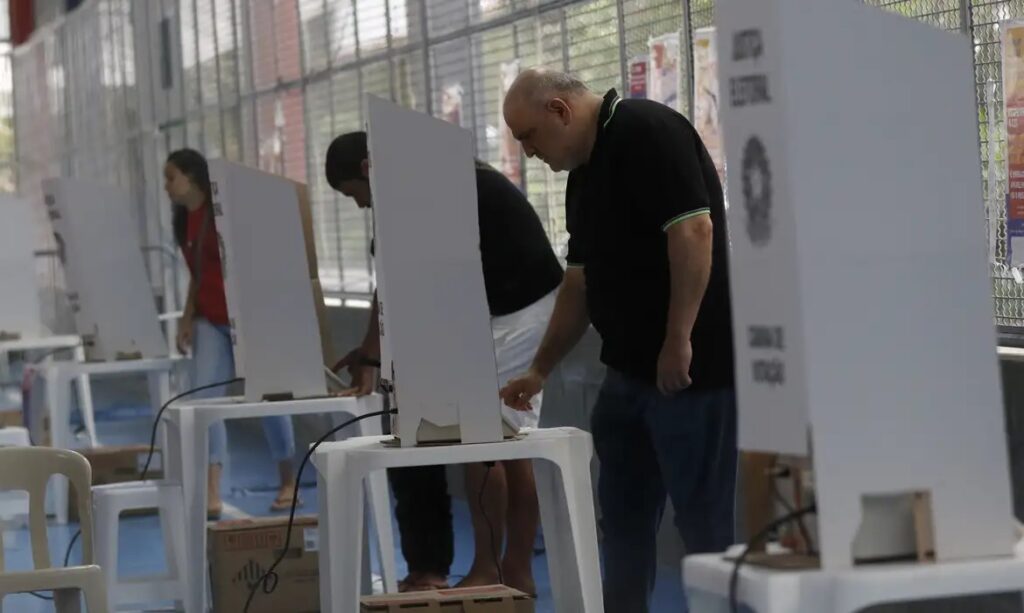 Eleitores de Holambra devem seguir regras e orientações para votar neste domingo